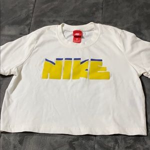 Nike Sportswear Women’s Crop Top